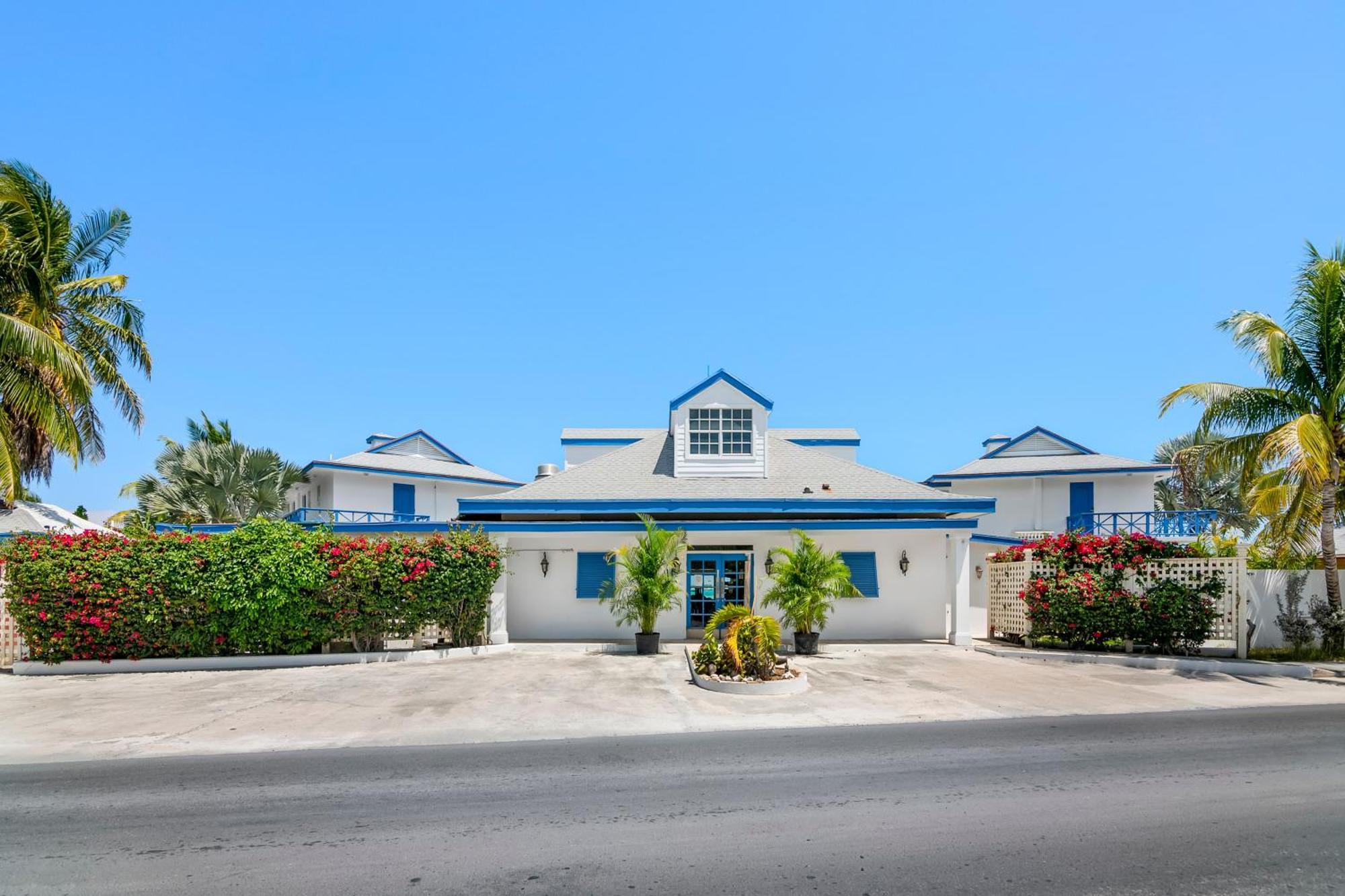 Hotel Augusta Bay à George Town Extérieur photo